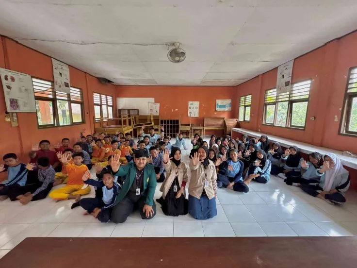 Mahasiswa KKN MAs Desa Kerinci Kanan Beri Edukasi Tiga Dosa Besar Pendidikan