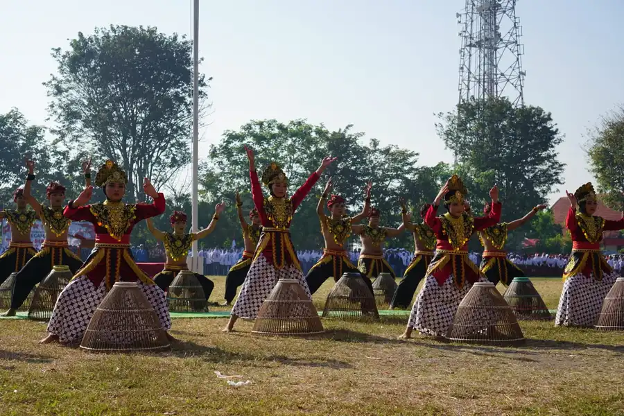 Tari Mbanjang