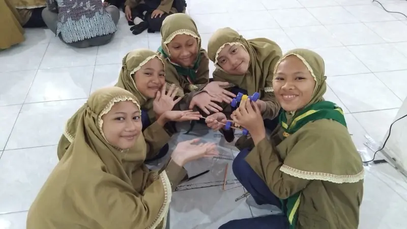 Menyelami Robotik dengan Cara Menyenangkan di SD Muhammadiyah 1 Kebomas