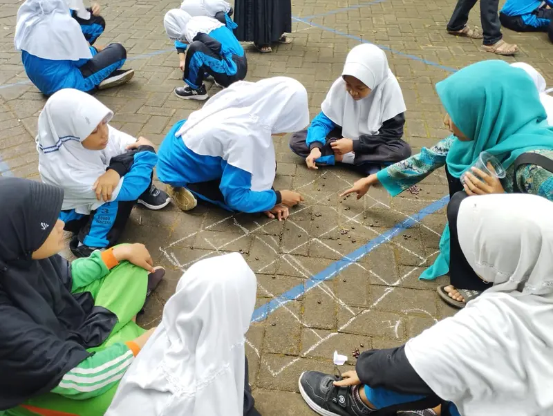 Meriahkan Kemerdekaan, MI Muhammadiyah 3 Doudo Hadirkan Lomba Permainan Tradisional