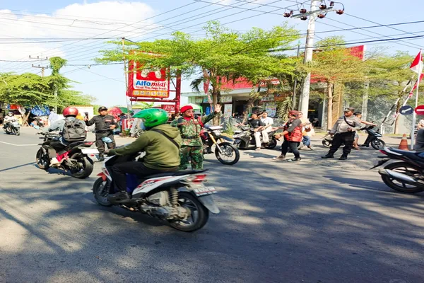 Kang Ipul Pimpin KOKAM Cerme Amankan Gerak Jalan HUT ke-80 RI