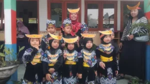 TK Aisyiyah 3 Pare Gelar Pawai Budaya, Angkat Berbagai Adat di Nusantara