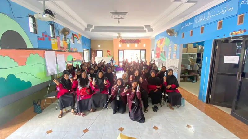 Wedang Jahe Bunga Telang, Inovasi Mahasiswa KKN UMG untuk Lansia Manyar Sidorukun