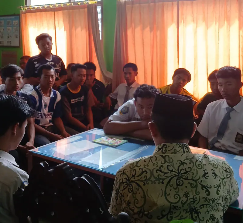 Siswa SMAMUSIX Karangasem Belajar Praktik PAI di KUA Paciran