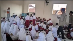 MI Muhammadiyah 09 Labuhan Gelar Seminar Mendongeng Bersama Mahasiswa KKN IAI Tabah