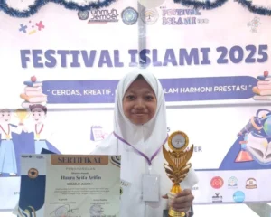 Naura Syifa, Siswi SMK Muhammadiyah 5 Jember Raih Juara 1 Kaligrafi Festival Islami 2025