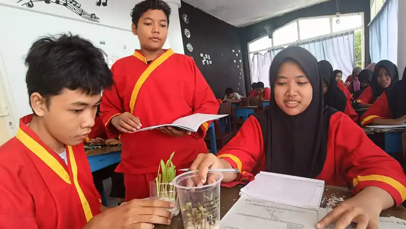 Siswa MTs Muhammadiyah 19 Surabaya Belajar Sains dengan Hati