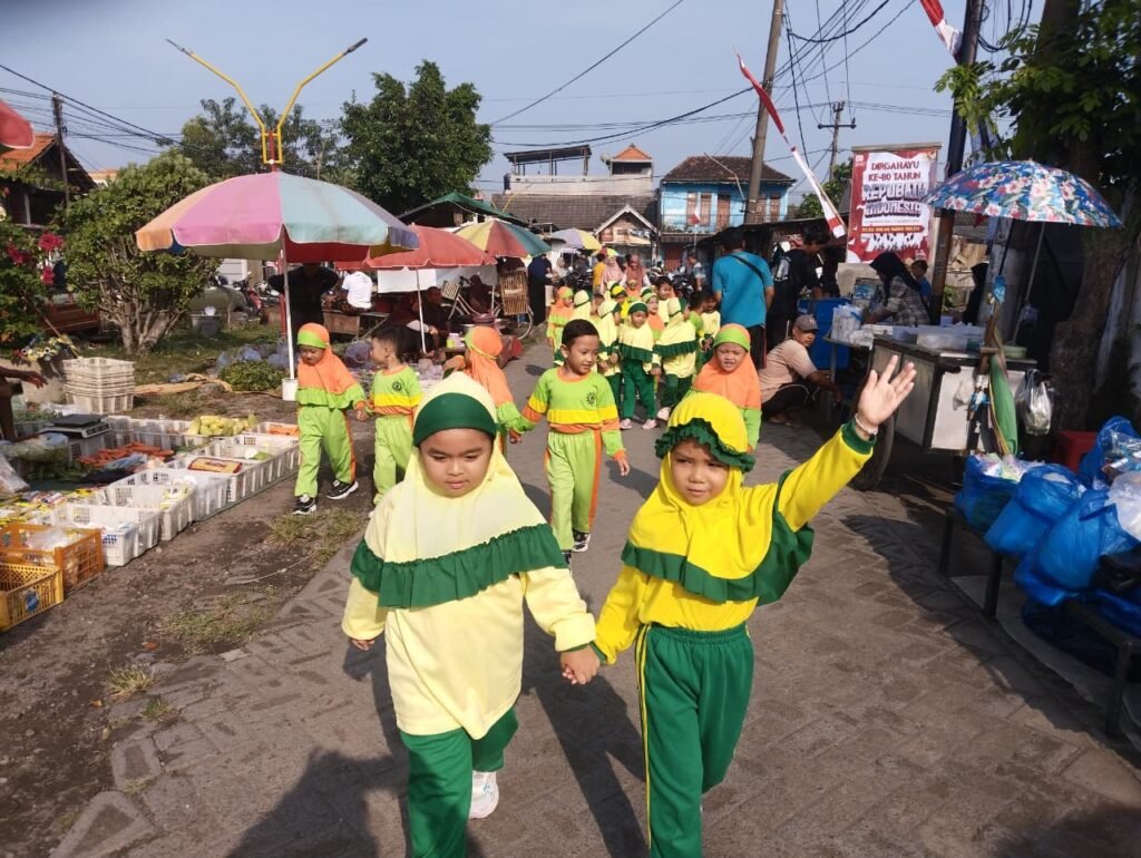 Morning Walk KB-TK ABA 49 Griya Kencana: Ajak Siswa Belajar Menyapa dan Tersenyum