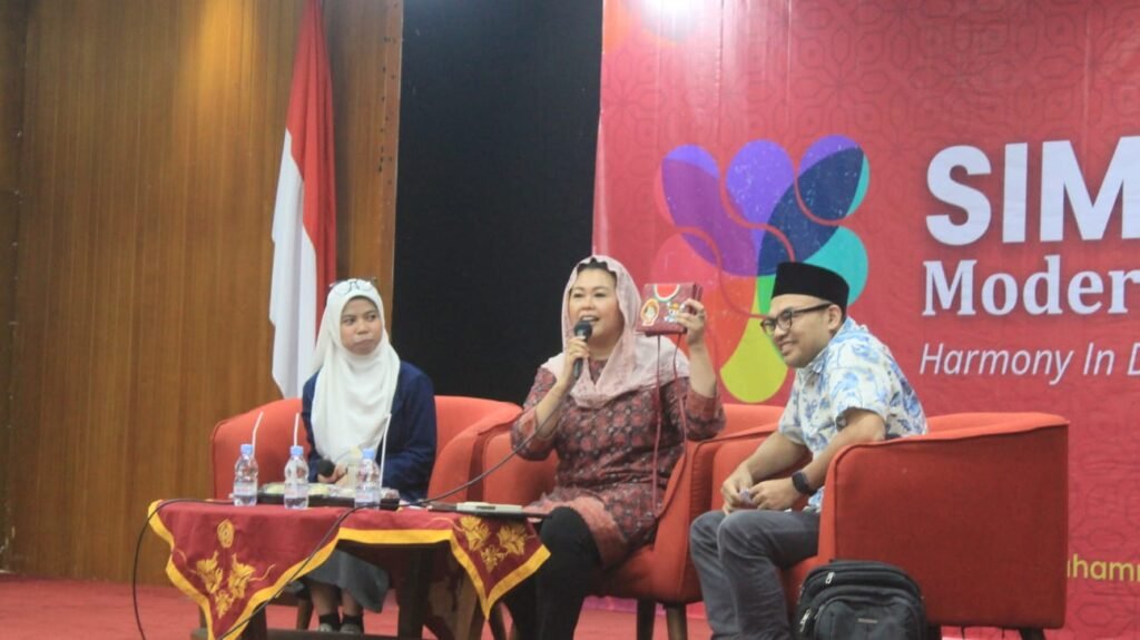 Yenny Wahid Ajak Kader-Kader IMM Nyanyikan Lagu Imagine di Simposium Moderasi Beragama