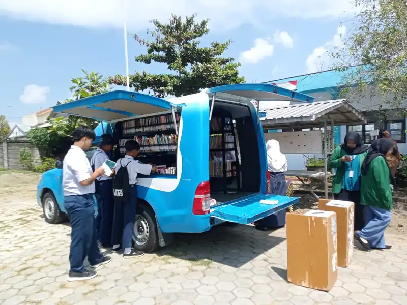 Wujud Komitmen Literasi, Layanan Perpustakaan Keliling Sapa SMP Muhammadiyah 1 Blitar