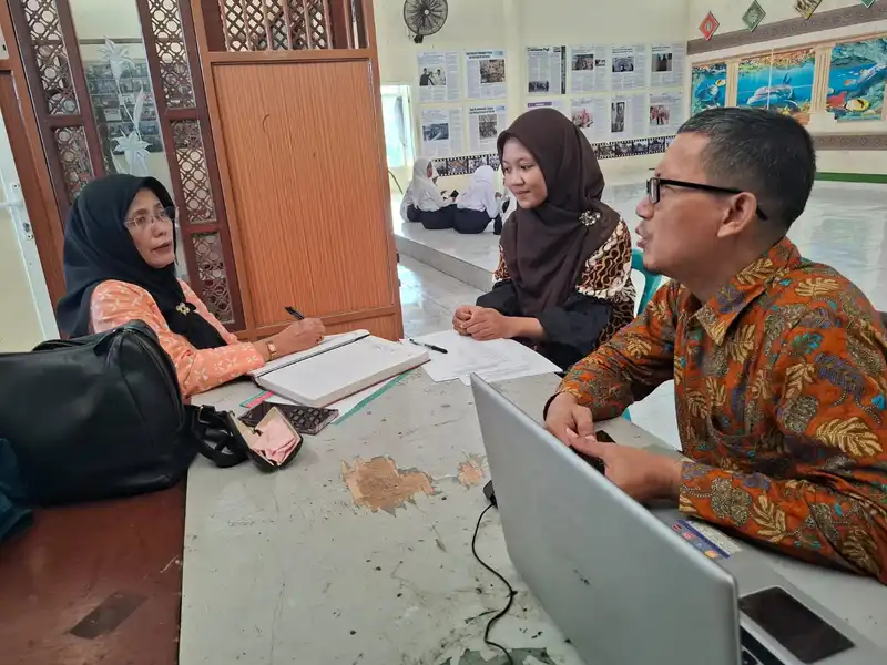 Pengawas Madrasah Tinjau ANBK di MTs Muhammadiyah 19 Surabaya