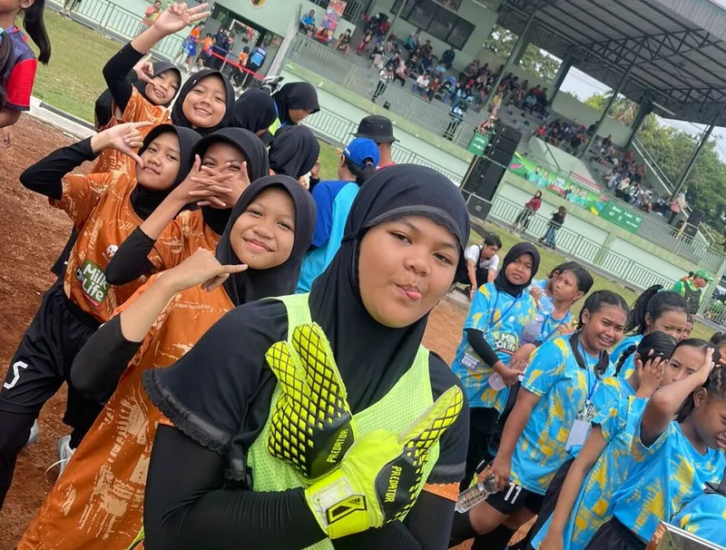 Hebat! SDM Limas Surabaya Ukir Pengalaman Berharga di MilkLife Soccer Challenge