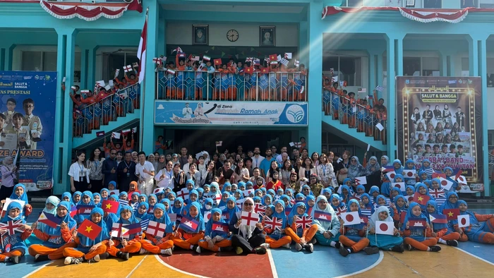 Mahasiswa dari 10 Negara Ramaikan Community Engagement Program di SD Mudipat