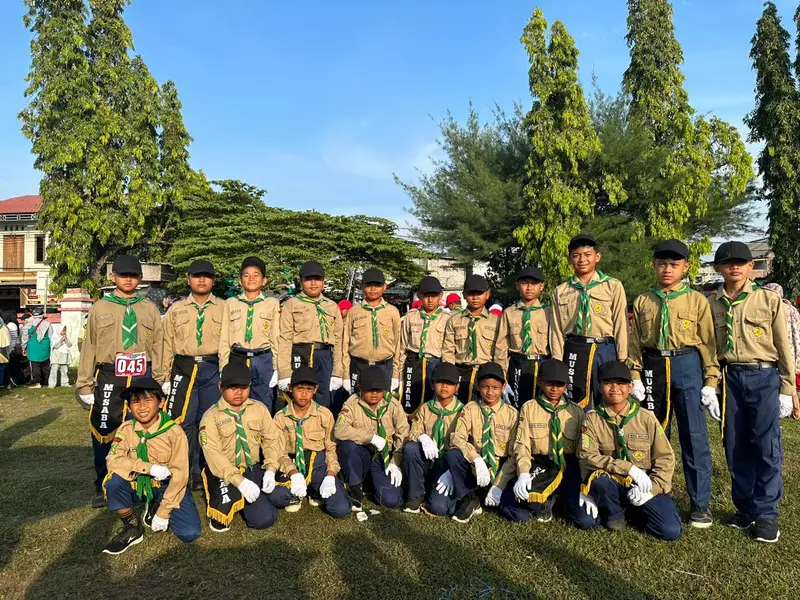 Regu HW SD Musaba Tampil Beda di Gerak Jalan HUT RI Babat