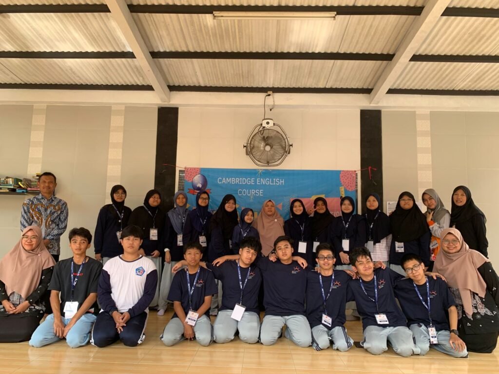 Smamsatu Gresik Gelar Pelatihan English Speak Up in Pare di Kampung Inggris