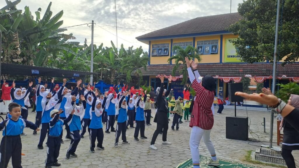Merajut Kebersamaan, Mengukir Semangat: Semarak Kemerdekaan di SD Muhammadiyah Melirang