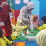 Serunya Anak TK ABA Ngelom Belajar Menanam Kacang Hijau dan Hand Painting