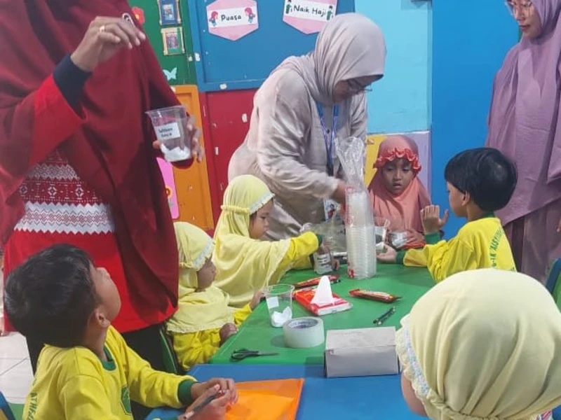 Serunya Anak TK ABA Ngelom Belajar Menanam Kacang Hijau dan Hand Painting