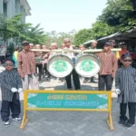 Tampilkan Musik Jidor di Karnaval HUT ke-80 RI, Al-Ishlah Banjir Pujian