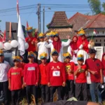 Semarak HUT ke-80 RI, MTs Muhammadiyah 1 Pare Meriahkan Karnaval Desa Sumberbendo