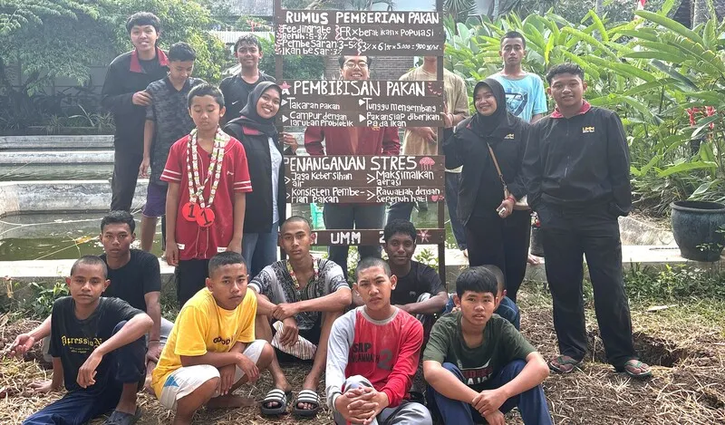 Mahasiswa PMM UMM Tebar Ilmu Budidaya Ikan di LKSA Aisyiyah Bumiaji