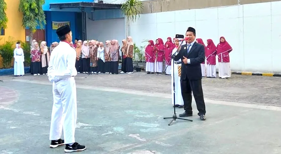 Jadi Pembina Upacara HUT ke-80 RI, Ini Amanat Ketua Majelis Dikdasmen PNF PDM Gresik