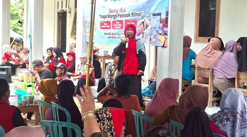 Ratusan Warga Dapat Sembako Murah dan Layanan Kesehatan Gratis dari RSI Aminah Blitar dan BMA