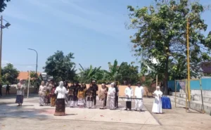 Grup Angklung MAM 8 Takerharjo Meriahkan Karnaval HUT ke-80 RI