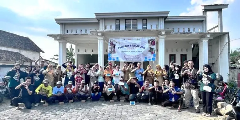 Mahasiswa KKN UM Surabaya Gandeng BPP Beri Penyuluhan Pengendalian Hama Tikus di Desa Sawahan