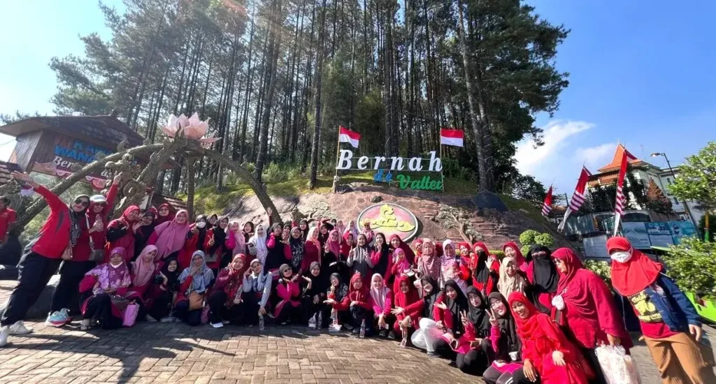 Pembubaran Panitia Parenting Akbar SD Sakri Berlangsung Meriah di Bernah de Vallei