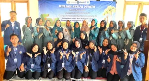 Berdayakan Ibu-Ibu PKK Desa Pinggir, Mahasiswa KKN UMG Gelar Pelatihan Membuat Bolu dari Kedelai