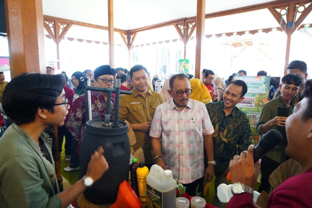 Wawali Armuji Apresiasi Produk Inovasi KKN UM Surabaya