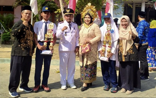 SMP Mapan Borong Juara Gerak Jalan Kecamatan Laren