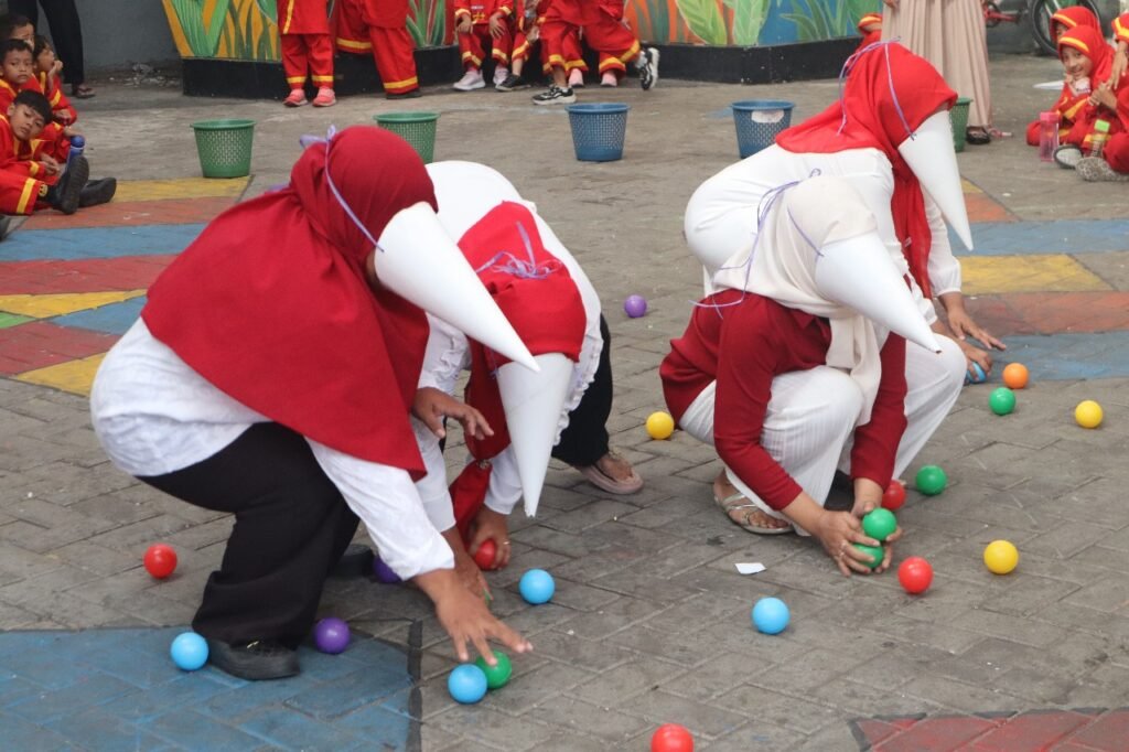 Lomba Agustusan Hari Terakhir Sekolah Inovatif Jagir Uji Skill Orang Tua
