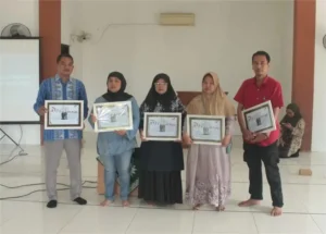 Ada Sosialisasi dan Pemberian Cinderamata di SMK Muhammadiyah 2 Gresik