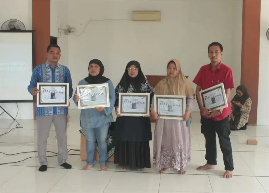 Ada Sosialisasi dan Pemberian Cinderamata di SMK Muhammadiyah 2 Gresik