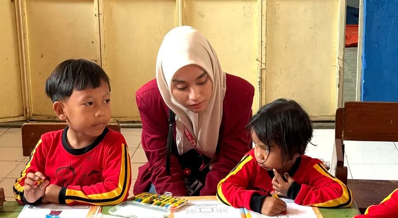 Mahasiswa KKN UM Surabaya Hadirkan Pembelajaran Kreatif dan Interaktif di PAUD Desa Gedangan