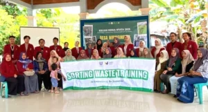 Mahasiswa KKN UM Surabaya Ajak Warga Wringinpitu Cintai Lingkungan lewat Penyuluhan Pengelolaan Sampah