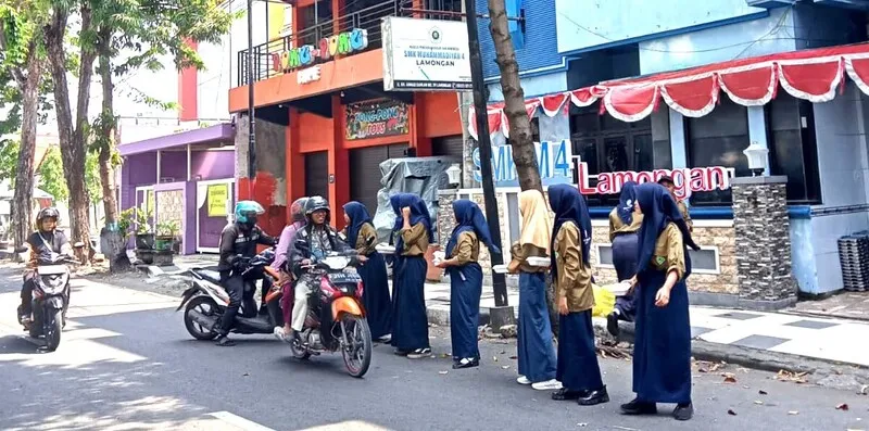 Tanamkan Semangat Berbagi, SMK Muhammadiyah 4 Lamongan Gelar Jumat Berkah