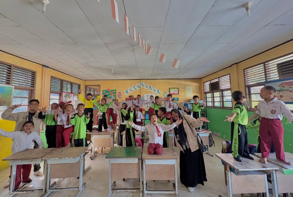 Mahasiswa KKNMAs UMRI Gelar Fun Literasi di SDN 1 Kerinci Kanan