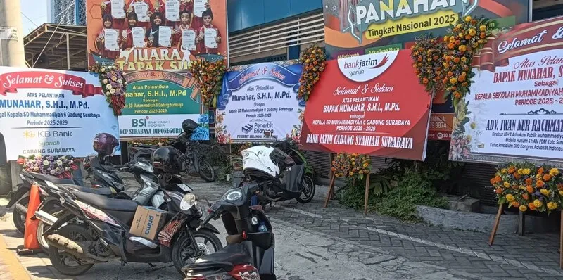 Deretan Karangan Bunga Sambut Pengukuhan Kepala SD Musix Periode 2025-2029