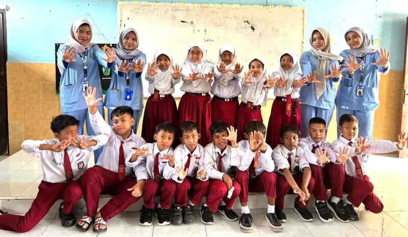 Tanamkan Pentingnya Kebersihan Diri, Mahasiswa Keperawatan UMG Gelar Penyuluhan di SDN 129 Gresik