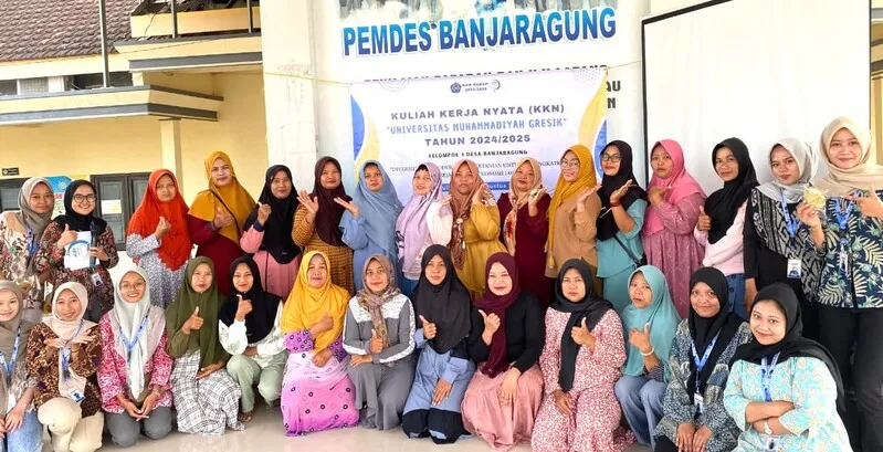 Mahasiswa KKN UMG Sosialisasikan Inovasi Kerupuk dari Kangkung di Desa Banjaragung