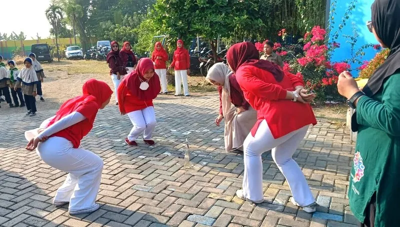 Lomba Ketangkasan Wali Murid Meriahkan Perayaan HUT ke-80 RI di SD Sakri