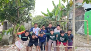 Dukung Swasembada Pangan, Mahasiswa KKN UM Surabaya Rintis Hidroponik di Mojoduwur