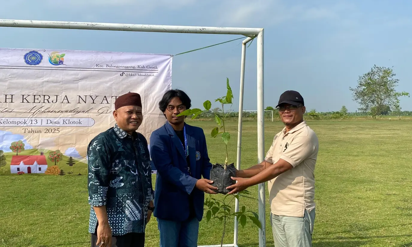 KKN UMG: Peduli Lingkungan Melalui Gerakan Penghijauan Desa Klotok 