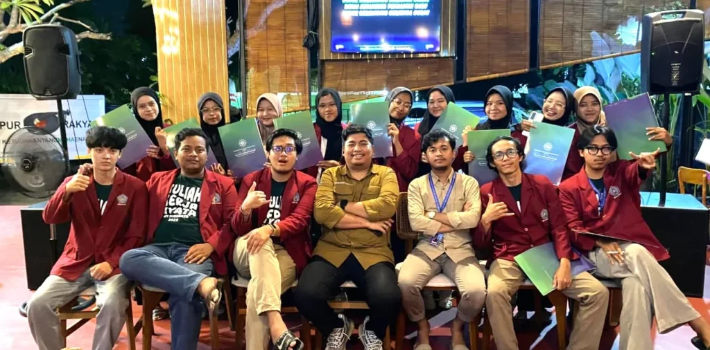 Hangat dan Penuh Apresiasi, KKN Sigap Wakaf UM Surabaya di Dapur Rakyat Resmi Ditutup