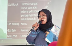 Cegah Stunting, KKN-T Umsida Beri Edukasi Gizi Seimbang dan Bagikan PMT di Desa Lajuk