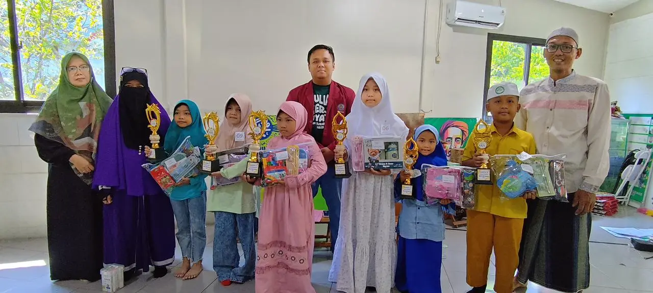 Mahasiswa KKN UM Surabaya Ajak Anak-Anak Asah Kreativitas dan Tanamkan Nilai Keislaman lewat Lomba