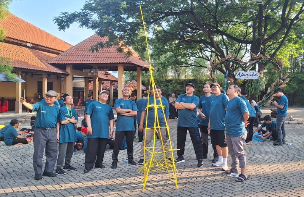 Empat Pilar di Atas Jembatan Sedotan